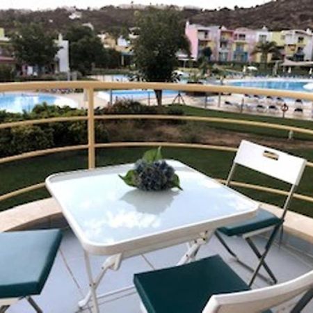 Colorful Cozy Apartment View البوفيرا المظهر الخارجي الصورة