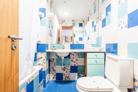 Colorful Cozy Apartment View البوفيرا المظهر الخارجي الصورة