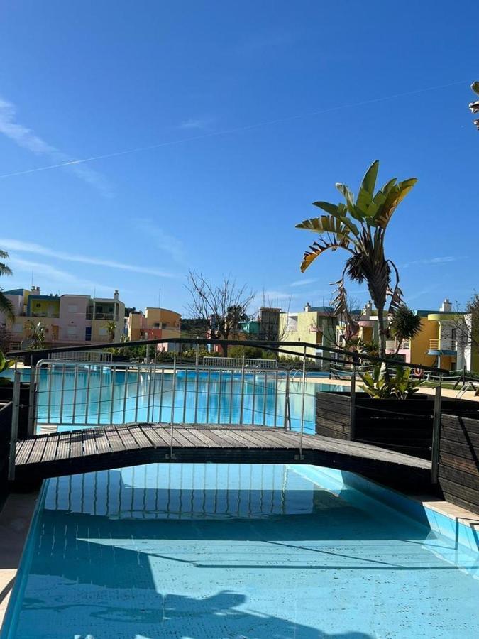 Colorful Cozy Apartment View البوفيرا المظهر الخارجي الصورة